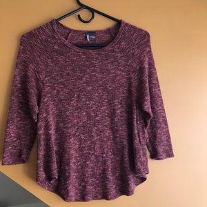 Quarter sleeve shirt.